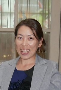 岸信　朋