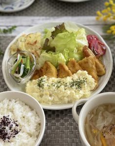 儀間　明日香