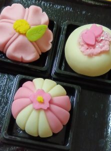 新垣 薫 / 真境名 匡代